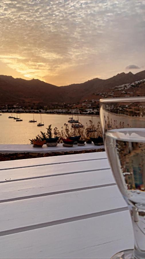 Amfitriti Serifos * Livadi (Serifos)